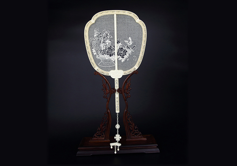 牙雕宫扇（花篮）